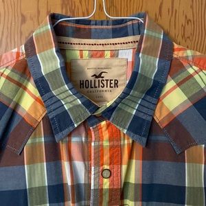 Men’s Hollister short sleeved plaid snap shirt. XL